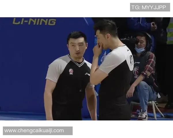 福建与北京季后赛争议不断球迷怒斥裁判判罚不公引发热议